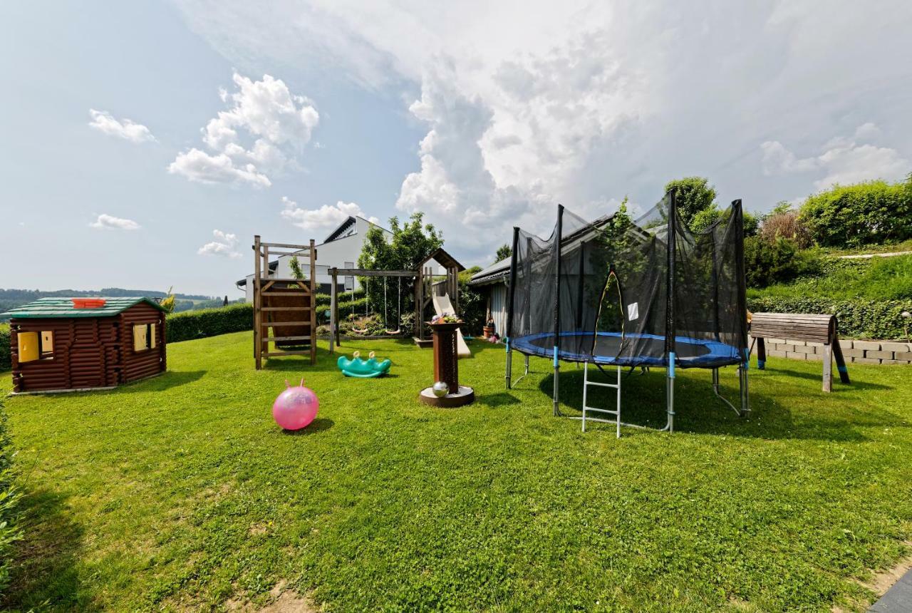 Ferienwohnung Fernblick Neukirchen vorm Wald Exterior foto